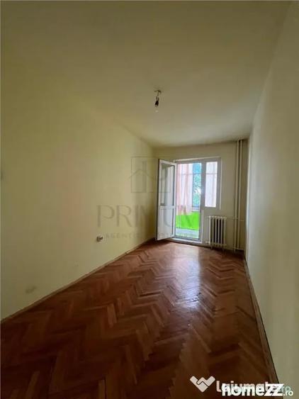 Apartament cu 4 camere semidecomandat în Soarelui