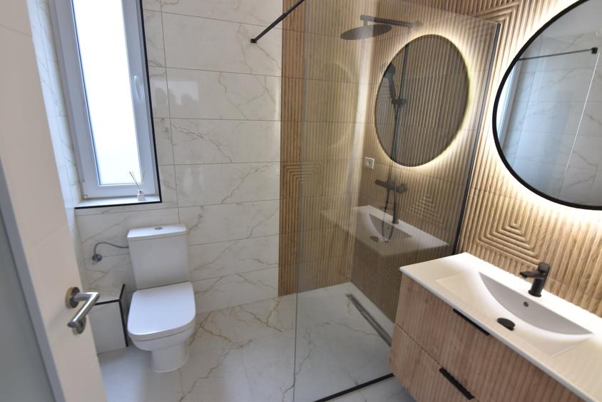 Casă individuală cu 4 camere cu Canalizare în Domnești