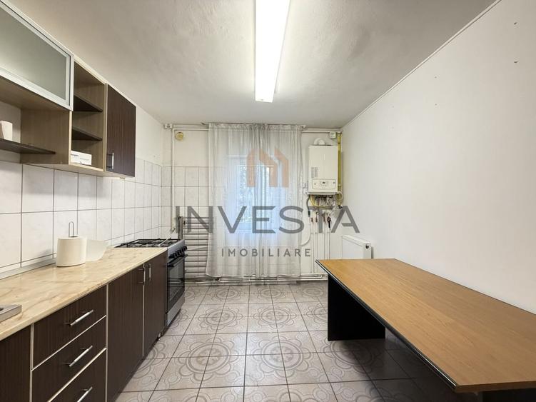 Apartament cu 3 camere decomandat, mobilat în Zorilor