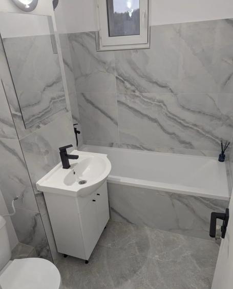 Apartament cu 3 camere decomandat în Mircea cel Bătrân