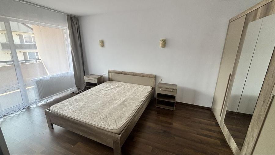Apartament cu 3 camere decomandat în Florești