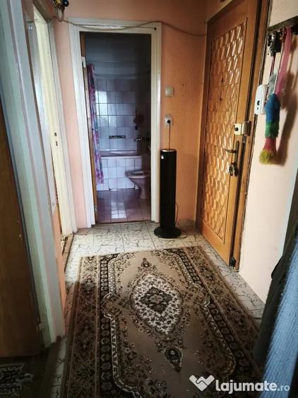 Apartament cu 3 camere decomandat în Exterior Vest