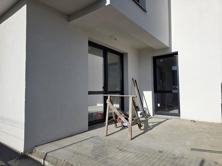 Casă individuală cu 4 camere cu Canalizare în Cristian