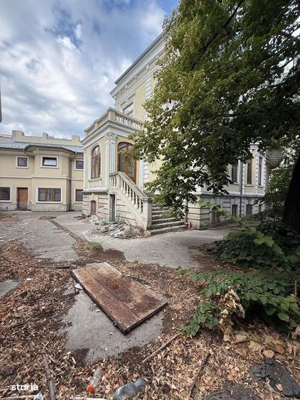 Casă cu 4 camere decomandat în Romană