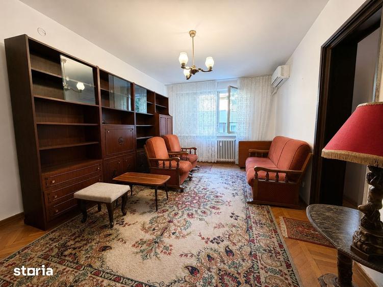 Apartament cu 3 camere decomandat în Titan