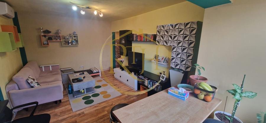 Apartament cu 4 camere semidecomandat, mobilat în Spitalul Județean