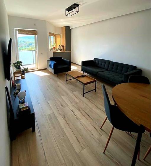Apartament cu 3 camere decomandat în Bună Ziua