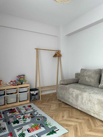 Apartament cu 3 camere decomandat în Sud