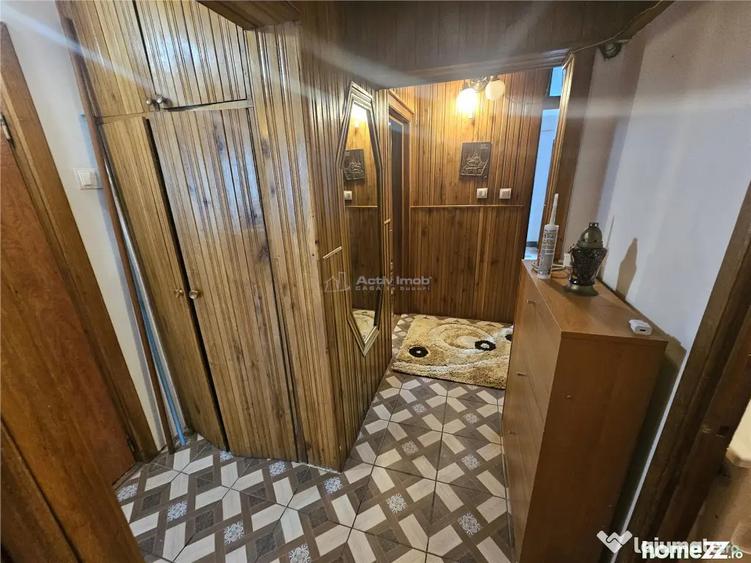 Apartament cu 3 camere decomandat, mobilat în Micro IV