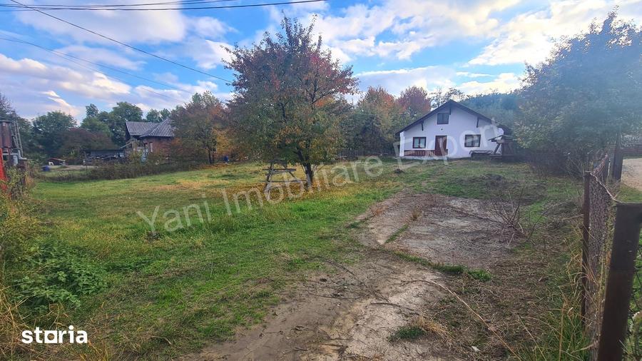 Casă cu 2 camere cu Teren 1589 Mp în Domnești