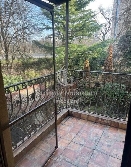 Casă individuală cu 7 camere cu Canalizare în Floreasca