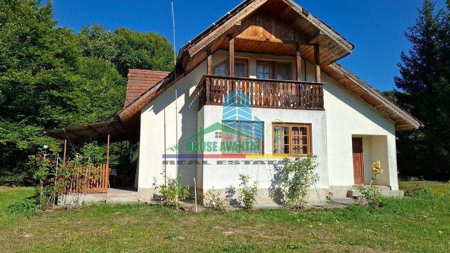 Casă individuală cu 5 camere cu Canalizare în Soveja