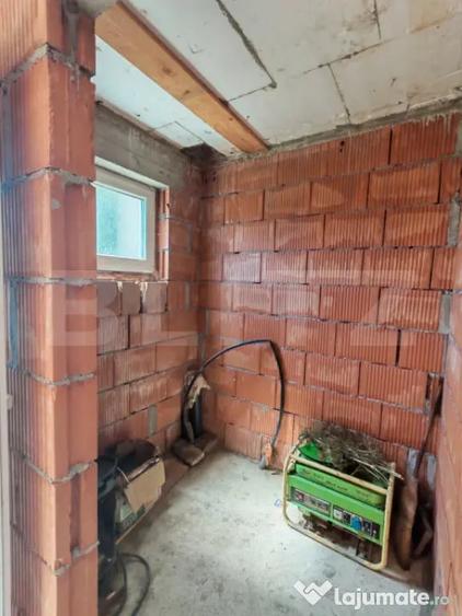 Casă cu 5 camere cu Teren 4000 Mp în Central