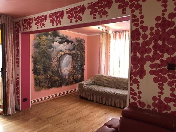 Apartament cu 4 camere decomandat în Central