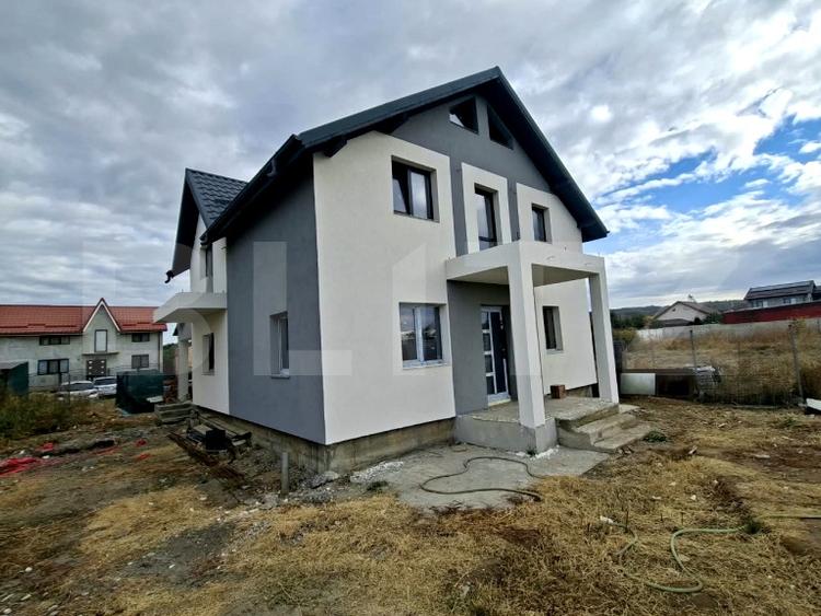 Casă individuală cu 4 camere cu Canalizare în Bariera Vâlcii