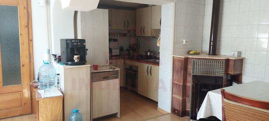 Duplex cu 4 camere cu Canalizare în Central
