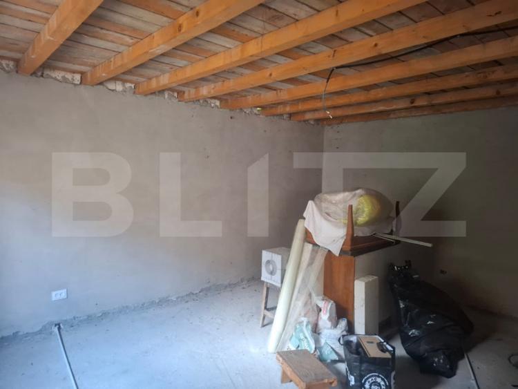 Casă cu 5 camere cu Teren 2100 Mp în Costești