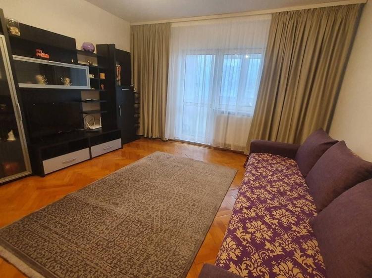 Apartament cu 2 camere decomandat în Casa de Cultură