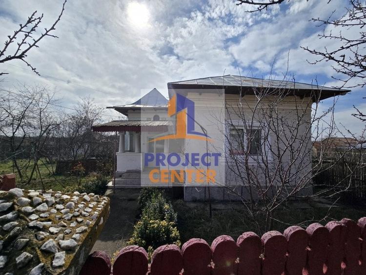 Casă cu 3 camere cu Teren 2101 Mp în Albota