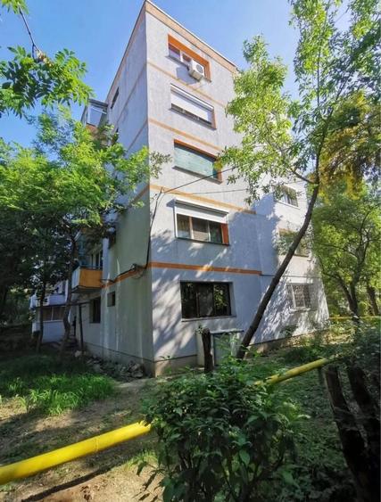 Apartament cu 2 camere semidecomandat în Podu Roș