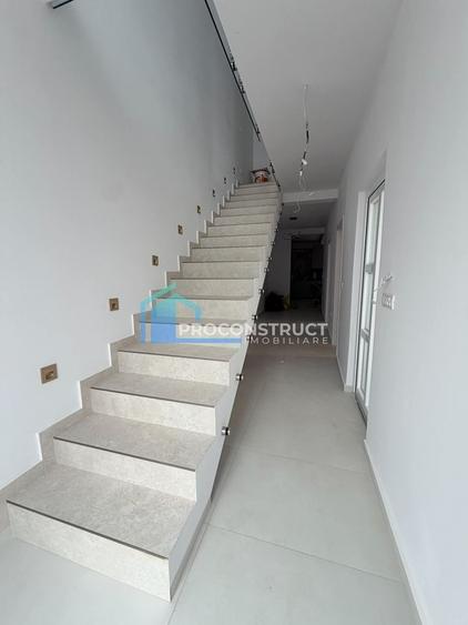 Duplex cu 4 camere cu Canalizare în Giarmata