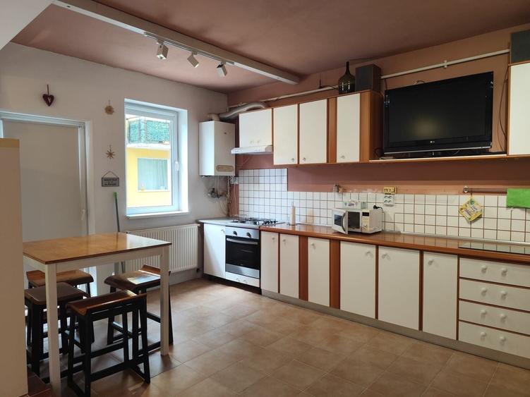Apartament cu 2 camere semidecomandat, mobilat în Bună Ziua