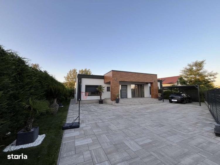 Casă cu 4 camere în Ștefănești