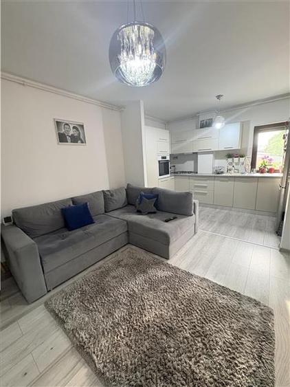 Apartament cu 3 camere decomandat, mobilat în Poarta 6