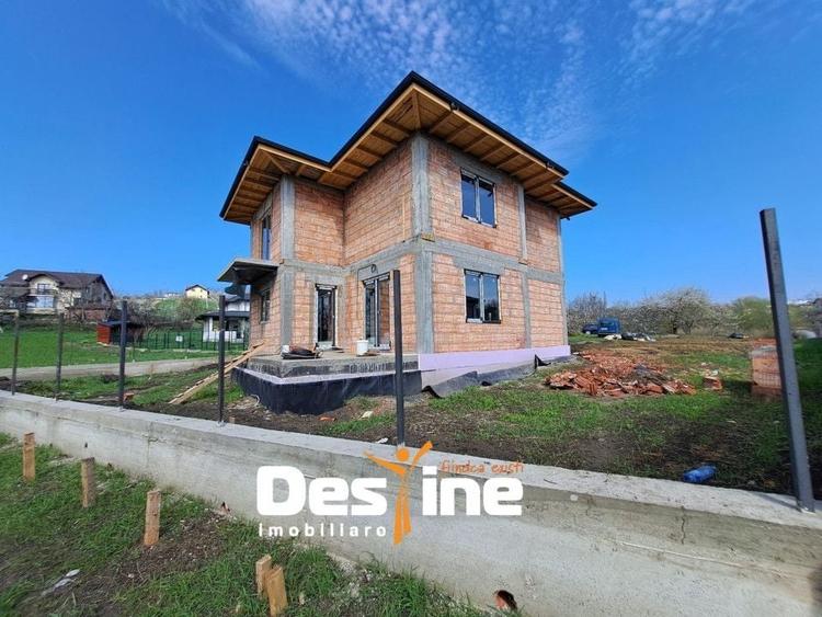 Casă individuală cu 4 camere cu Canalizare în Miroslava