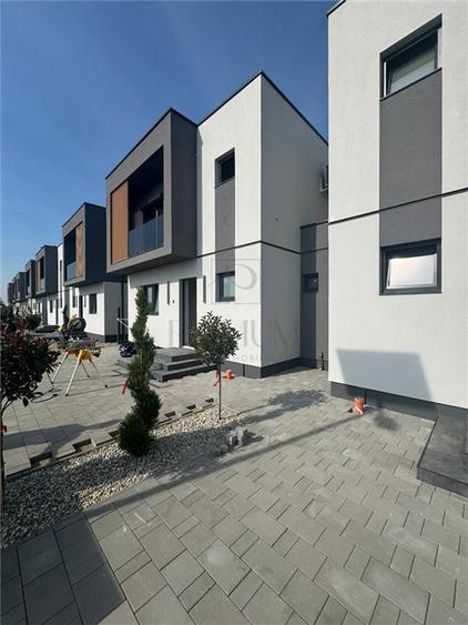Duplex cu 4 camere cu Canalizare în Moșnița Nouă