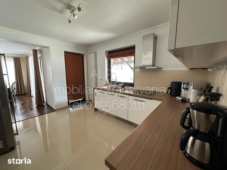 Casă cu 5 camere cu Teren 1000 Mp în Central