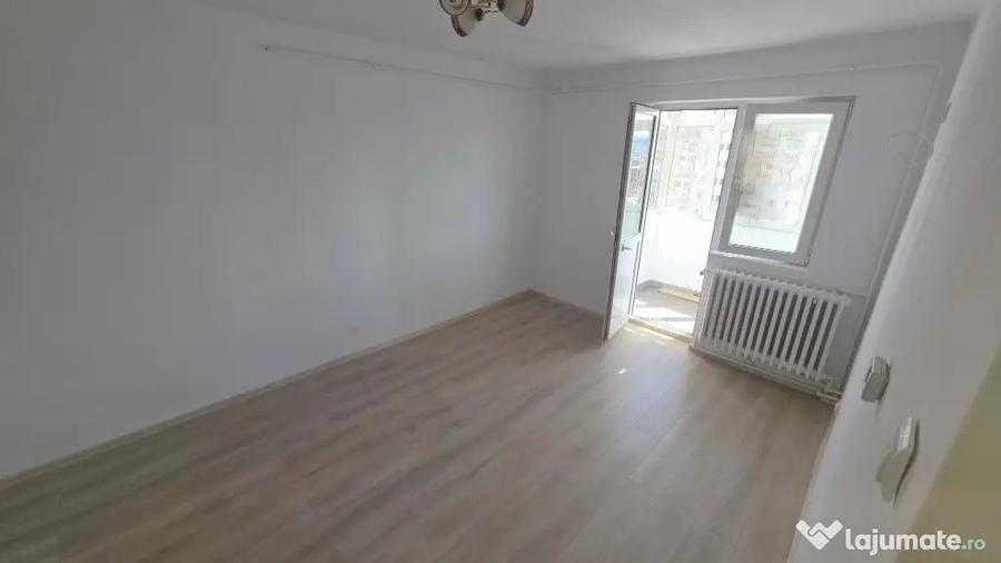 Apartament cu 4 camere decomandat în Hala Centrală