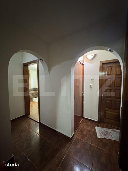 Apartament cu 4 camere decomandat în Rovine