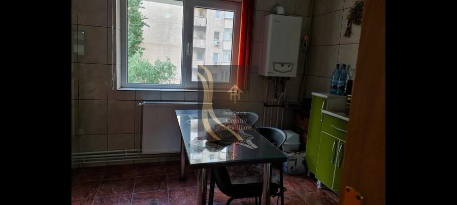 Apartament cu 3 camere decomandat în Vitan