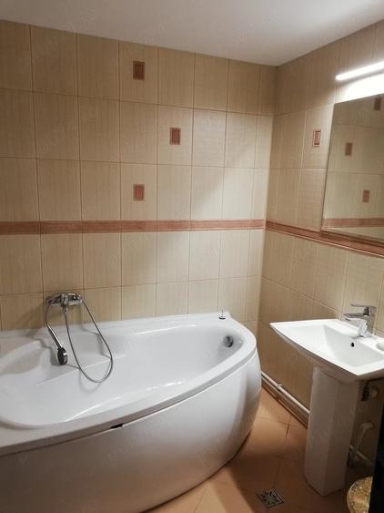 Apartament cu 2 camere decomandat în Titan