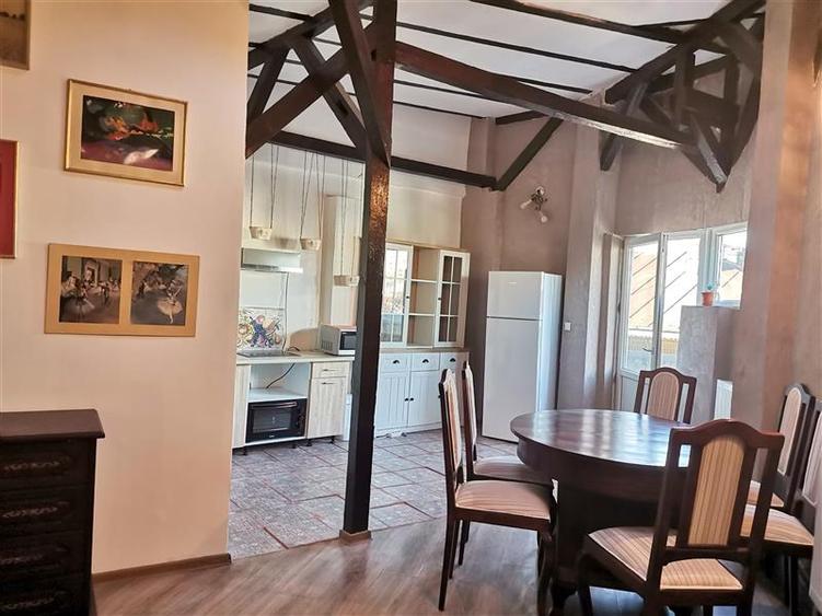 Apartament cu 3 camere decomandat, mobilat în Central