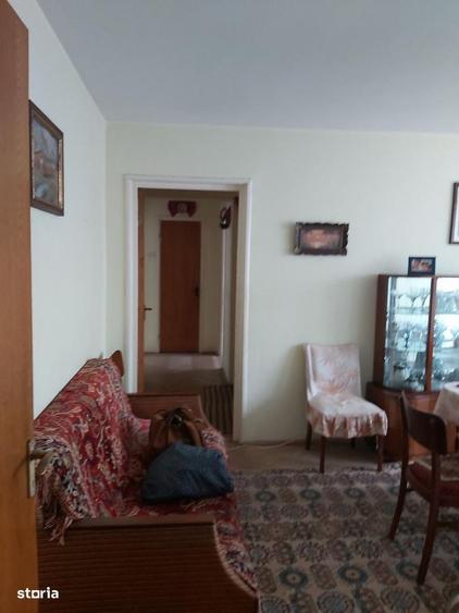 Apartament cu 3 camere semidecomandat în Centrul Civic