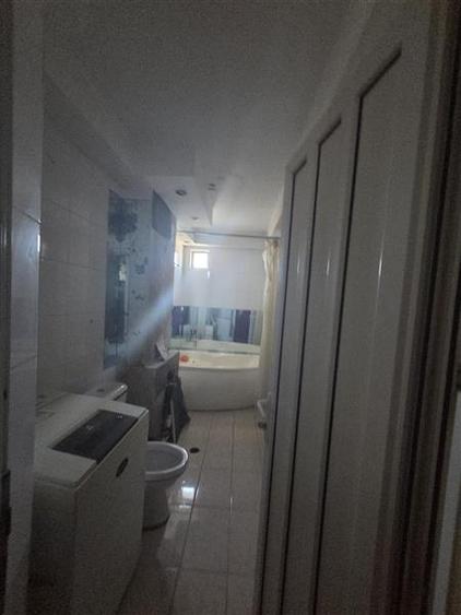 Apartament cu 4 camere decomandat în Ostroveni