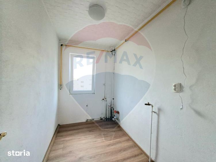 Apartament cu 3 camere semidecomandat în Romanilor