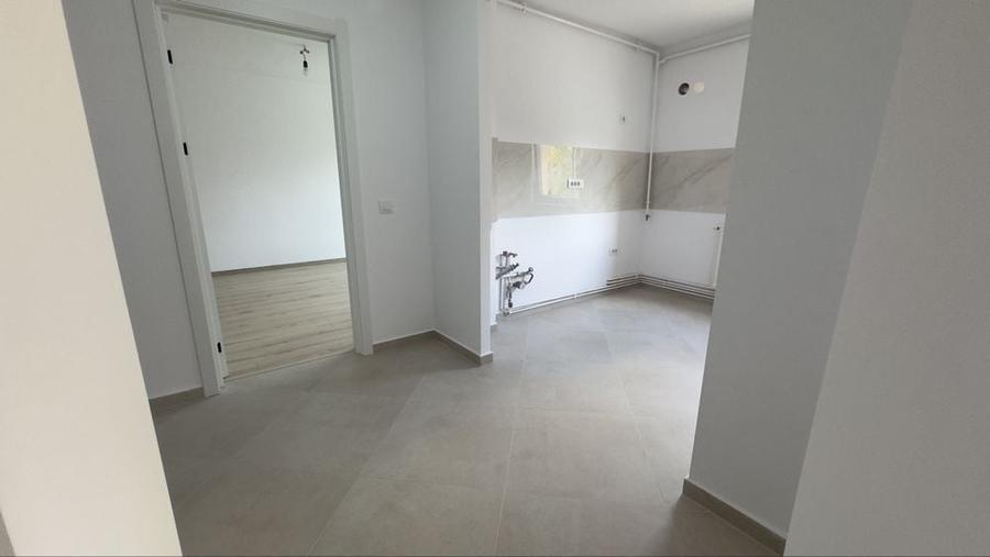 Apartament cu 2 camere decomandat în Tractorul