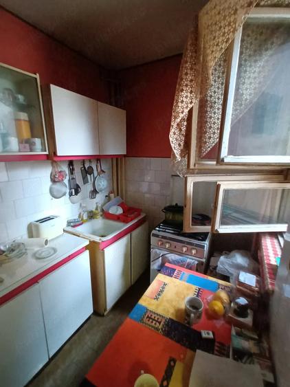 Apartament cu 3 camere semidecomandat în Rogerius