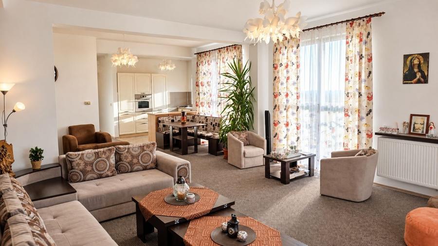 Apartament cu 2 camere decomandat în Central