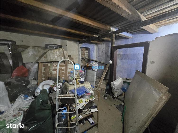 Casă cu 6 camere cu Teren 1600 Mp în Lisa