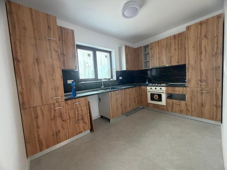 Duplex cu 4 camere cu Teren 165 Mp în Dascălu