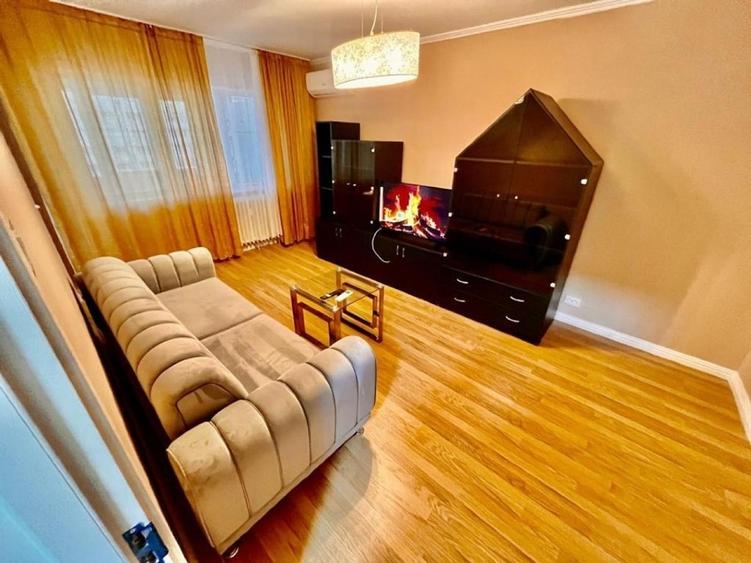 Apartament cu 3 camere semidecomandat în Pantelimon