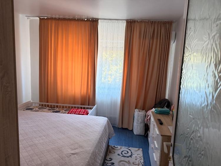 Apartament cu 3 camere decomandat în Sud