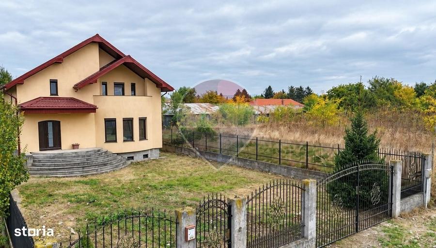 Casă cu 4 camere cu Teren 498 Mp în CFR