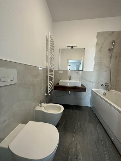 Apartament cu 3 camere decomandat în Torontalului