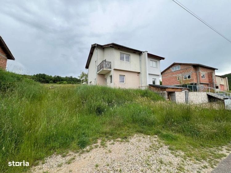Casă cu 3 camere cu Teren 378 Mp în Gilău