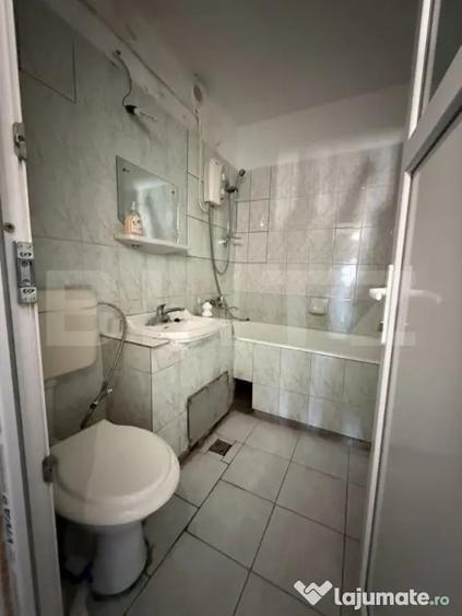 Apartament cu 3 camere decomandat în Micro 4